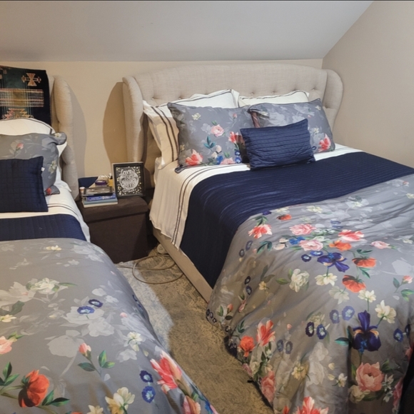 We started selling on Poshmark as " AWE" Aiden, Wana and Eamon! - Picture 16 of 16